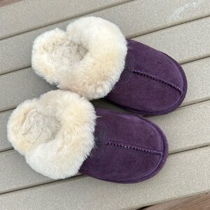 Bearpaw Loki slide slippers women’s size 6 larkspur(color) in like new condition